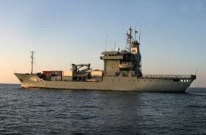 Presse- und Informationszentrum Marine: Deutsche Marine - Pressemeldung/ Pressetermin: Tender "Elbe" aus Warnemünde beendet Libanon-Einsatz nach sechs Monaten