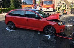 Feuerwehr Mettmann: FW Mettmann: Verkehrsunfall mit eingeklemmter Person