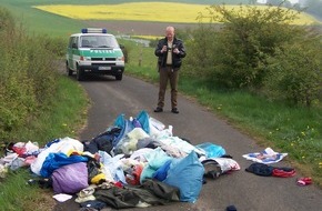 Polizeiinspektion Hameln-Pyrmont/Holzminden: POL-HOL: Altkleiderentsorgung - so nicht! Polizei nimmt Ermittlungen auf