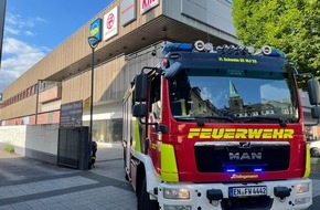 Feuerwehr Schwelm: FW-EN: Feuer in einem Einkaufszentrum, Untermauerstr.