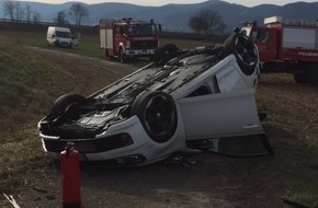 Polizeidirektion Landau: POL-PDLD: Neustadt - Schwerer Verkehrsunfall auf der A65, Auto überschlägt sich