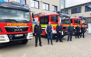 Feuerwehr Velbert: FW-Velbert: Drei neue Löschfahrzeuge für die Freiwillige Feuerwehr Velbert