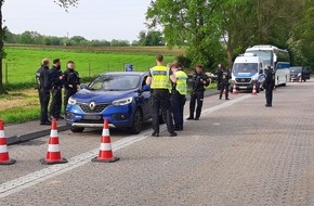 Bundespolizeidirektion Sankt Augustin: BPOL NRW: Zur Championsleaguebegegnung BVB - PSG führt Bundespolizei an der Grenze bei Aachen verstärkte Grenzüberwachungsmaßnahmen durch - Pyrotechnik, Sturmhauben und Quarzhandschuhe werden sichergestellt