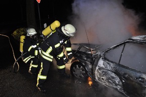 FW-KLE: Fahrzeugbrand an der Uedemer Straße