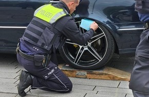 Polizei Düsseldorf: POL-D: #Leben - "Rot für Raser, Poser und illegales Tuning" in der Landeshauptstadt - Schwerpunktkontrolle an Königsallee und Corneliusplatz - Dutzende Fahrzeuge kontrolliert