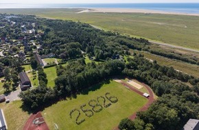 Tourismus-Zentrale St. Peter-Ording: 25826 - Sch&uuml;ler machen St. Peter-Ordings Postleitzahl sichtbar