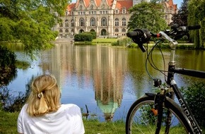 Hannover Marketing und Tourismus GmbH (HMTG): Neue Fahrradbroschüre "Hannover mit dem Rad" - Stadt und Region nachhaltig entdecken