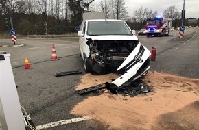 Polizeidirektion Kaiserslautern: POL-PDKL: Unfall mit verletzten Personen; Zeugen gesucht