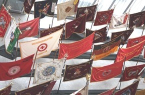 Deutscher Feuerwehrverband e. V. (DFV): Mehr als 200 Fahnen bei Ausstellung in Leipzig /  Exponate aus ganz Deutschland im Museum für bildende Künste