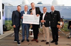 Hapag-Lloyd Cruises: Finale MS EUROPA meets Sansibar: Stephan Grossmann ist Sieger des MS EUROPA Poetry Awards 2019