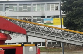 Feuerwehr Dresden: FW Dresden: Brand auf einer Schultoilette in der 16. Grundschule