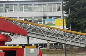 Feuerwehr Dresden: FW Dresden: Brand auf einer Schultoilette in der 16. Grundschule