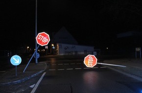 Kreispolizeibehörde Viersen: POL-VIE: Grefrath: Mehrere Verkehrsschilder umgeknickt - Haben Sie etwas beobachtet?