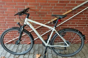 Polizeidirektion Bad Segeberg: POL-SE: Wedel - Fahrraddiebe gestellt - Eigentümer gesucht