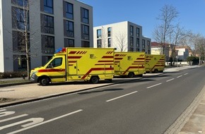 Feuerwehr Dresden: FW Dresden: Verkehrsunfall - Linienbus und PKW kollidieren