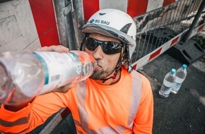 BG BAU Berufsgenossenschaft der Bauwirtschaft: Outdoor-Worker besonders durch Hitze gefährdet / Hinweise und Tipps für den Bau