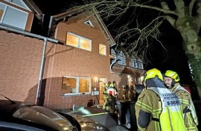 Feuerwehr Paderborn: FW Paderborn: Gemeldeter Zimmerbrand mit Person in Paderborn Elsen