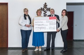 Openbank Deutschland: Santander unterst&uuml;tzt Deutsches Katholisches Blindenwerk mit 2 000 Euro