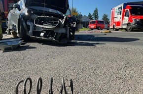 Freiwillige Feuerwehr Alpen: FW Alpen: Zwei Einsätze am Dienstagnachmittag - Verkehrsunfall auf circa 150 Meter Länge und ausgelöste Brandmeldeanlage