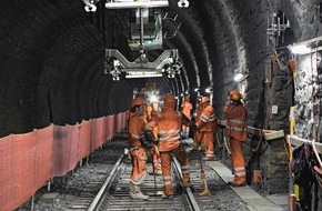 BLS AG: Travaux de construction dans le tunnel de faîte du Lötschberg:  les trains navettes-autos circulent à une cadence semi-horaire