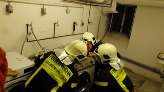Feuerwehr Gelsenkirchen: FW-GE: Rauchentwicklung aus Waschmaschine