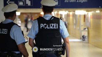 Bundespolizeidirektion München: Bundespolizeidirektion München: 31-Jähriger mit 2,86 Promille getreten _ Bundespolizei sucht nach unbekanntem Schläger