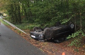 Polizei Rheinisch-Bergischer Kreis: POL-RBK: Overath - Pkw-Fahrer nach Überschlag leicht verletzt