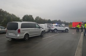 Feuerwehr Ratingen: FW Ratingen: Verkehrsunfall mit mehreren Fahrzeugen auf der A3 - 5 Verletzte Personen