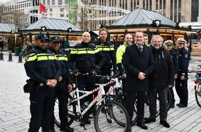 Polizei Düsseldorf: POL-D: Foto zum heutigen Termin - Deutsch-Niederländische Doppelstreifen
