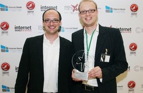 Brille24 GmbH: Brille24 revolutioniert den Brillenmarkt / Onlineoptiker aus Oldenburg gewinnt die "Internet World Business Idee 2011"
