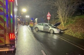 Feuerwehr Hattingen: FW-EN: Verkehrsunfall zwischen PKW und Transporter - Zwei Verletzte