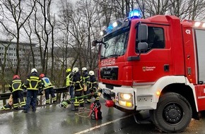 Feuerwehr Iserlohn: FW-MK: Kanuten kentern auf der Lenne - eine Person verstorben