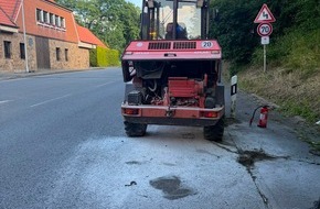 Feuerwehr Sprockh&ouml;vel: FW-EN: Traktor brennt
