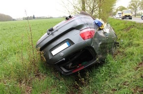 Polizei Minden-Lübbecke: POL-MI: VW-Fahrerin kommt von Straße ab