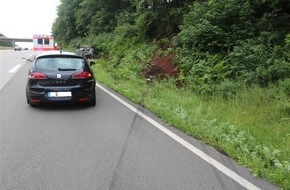 Polizeidirektion Kaiserslautern: POL-PDKL: Folgenschwerer Verkehrsunfall mit anschließender Unfallflucht beim Fahrstreifenwechsel