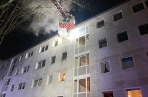 Feuerwehr Essen: FW-E: Ausgedehnter Zimmerbrand - Bewohner konnten sich selber retten