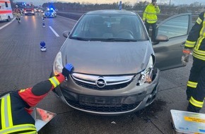 Polizeidirektion Kaiserslautern: POL-PDKL: Fehler beim Fahrstreifenwechsel, 3 Fahrzeuge beschädigt, 2 Leichtverletzte