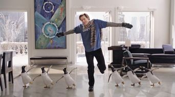 SAT.1: Ice-Ice-Carrey: SAT.1 zeigt die Free-TV-Premiere von "Mr. Poppers Pinguine" am 21. September 2013 (BILD)