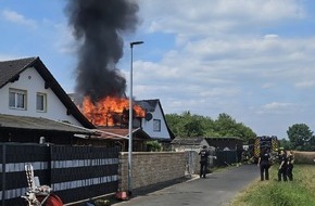 Freiwillige Feuerwehr Sankt Augustin: FW Sankt Augustin: 55 Ehrenamtliche retten Haus vor den Flammen