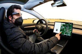 ADAC: Hilfe, wo ist der Warnblinker? - Wenn die Fahrzeugbedienung vom Fahren ablenkt / Der ADAC vergleicht 6 Fahrzeuge und ihre Bedienelemente / Tesla auf dem letzten Platz