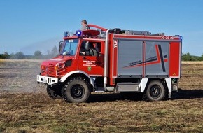 Freiwillige Feuerwehr Gemeinde Schiffdorf: FFW Schiffdorf: Traktorbrand verursacht großen Flächenbrand: Massiver Personaleinsatz notwendig