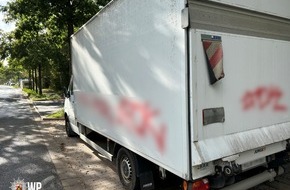 Polizeidirektion Kaiserslautern: POL-PDKL: Schmierfinken beschädigen Transporter