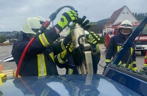 Feuerwehr Lennestadt: FW-OE: Rescue-Seminar zur Technischen Hilfeleistung - 27 Einsatzkräfte trainieren patientenorientierte Rettung