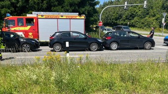 Kreispolizeibehörde Herford: POL-HF: Auffahrunfall - Drei Personen leicht verletzt