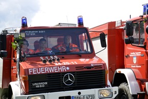 FW Lüchow-Dannenberg: 3. Zug der Kreisfeuerwehrbereitschaft übt Waldbrandszenario im Raum Müggenburg/Grabow +++ rund 30 Einsatzkräfte im Einsatz +++ zum ersten Mal Krad-Melder beteiligt