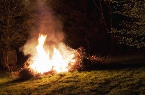 Feuerwehr Sprockhövel: FW-EN: Feuer in unmittelbarer Waldnähe