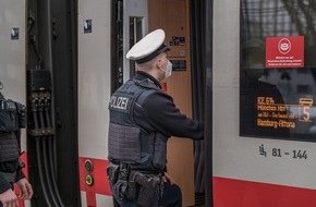 Bundespolizeidirektion Sankt Augustin: BPOL NRW: Im Schnellzug randaliert, mit abgebrochener Glasflasche bedroht: Bundespolizei nimmt Angreifer fest