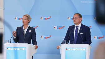 ARD Das Erste: +++ Achtung Sperrfrist (Print, Radio und Online): 18.00 Uhr +++ARD-DeutschlandTREND: Mehrheit hält AfD für rechtsextrem, Verbotsverfahren umstritten