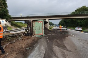 Kreisfeuerwehrverband Rendsburg-Eckernförde: FW-RD: Montag, 19.08.2019, ca. 08:15Uhr: Verkehrsunfall auf A7: LKW verunglückt und prallt gegen Mittelleitplanke