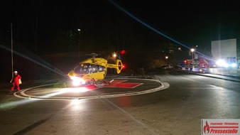 Feuerwehr Plettenberg: FW-PL: OT-Stadtmitte. Rettungshubschrauber landete am späten Mittwochabend am Plettenberger Krankenhaus